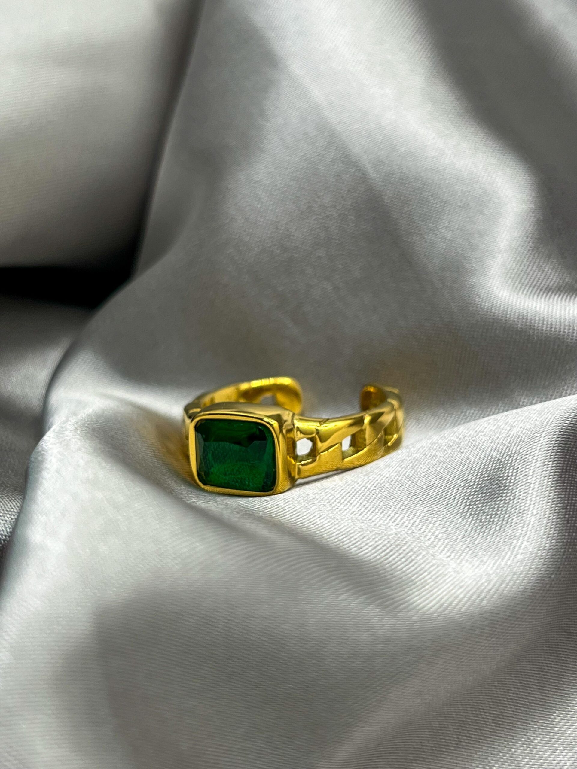 Anel Eterna- Elos Com Esmeralda Ajustável Anel Eterna- Elos Com Esmeralda Ajustável